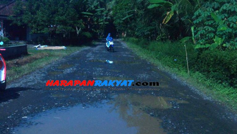 Duh Jalan Raya Panglanjan Tanjungsari Ciamis Mirip Kubangan Kerbau