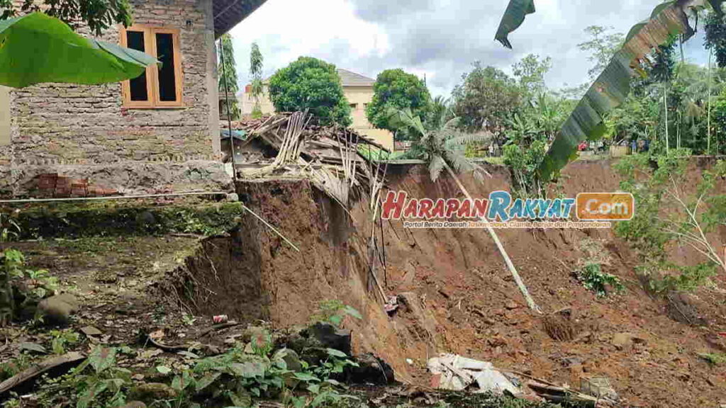 Jalan Longsor Di Tasikmalaya Rumah Tergerus Dan Akses Jalan Tutup Total