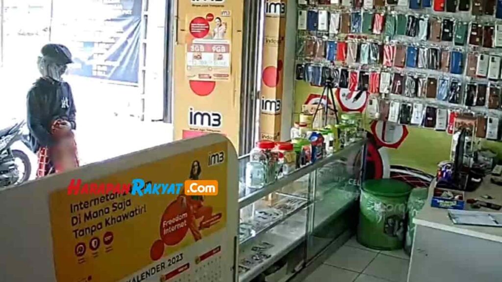 Seorang Pria Di Tasikmalaya Nekat Onani Di Konter Aksinya Terekam CCTV