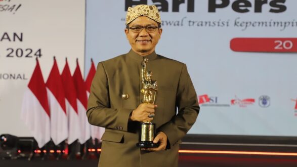 Lestarikan Budaya Bupati Bandung Terima Anugerah Pwi Pusat Hpn