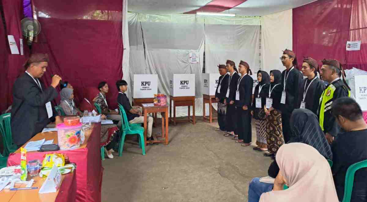 Kreativitas Kpps Handapherang Ciamis Baju Adat Sunda Warnai Pesta