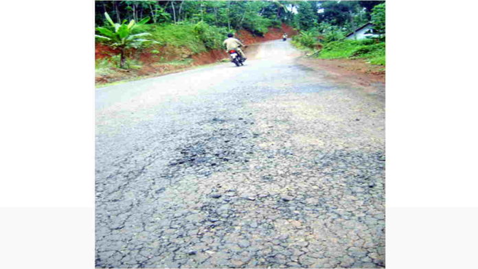 Jalan Desa Sukamulya Kembali Rusak Meski Baru Selesai Diaspal