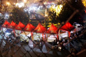 Suasana Malam di Alun-alun Langensari yang kini mulai ramai oleh pedagang kuliner. Foto : Nanang Supendi/HR.