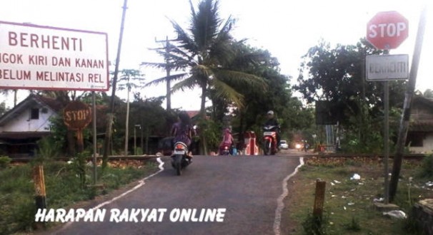 Kawasan perlintasan KA Cibitunghilir, Kelurahan Kertasari. Photo : Heri Herdianto/ HR