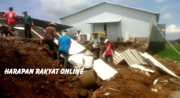 benteng gudang di banjar roboh