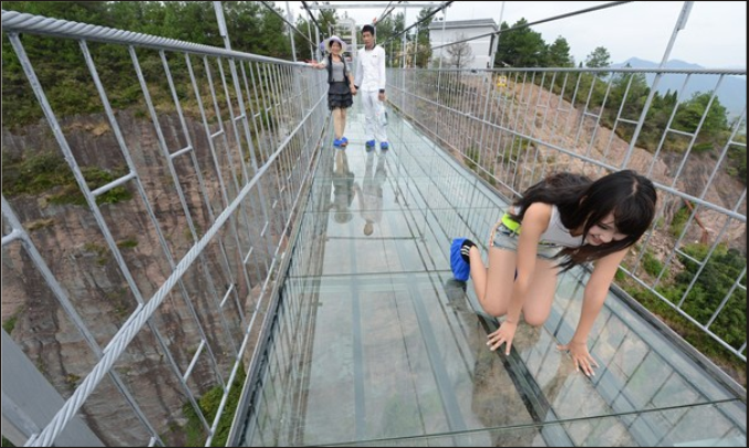 Jembatan Ini Jadi Daya Tarik Wisata Karena Sensasi Menegangkan2