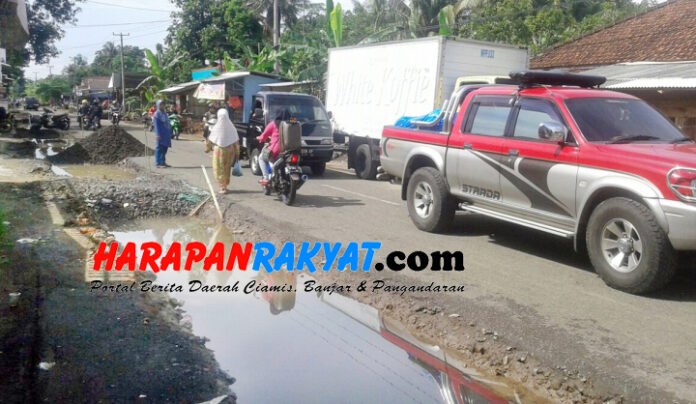 Proyek Pelebaran Jalan di Banjar Resahkan Warga