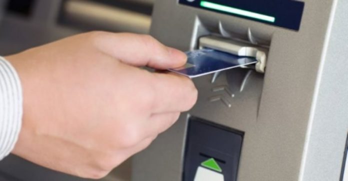 Nih! Tips Aman Transaksi Gunakan ATM