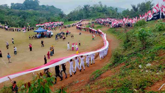 Kirab 1000 Bendera Merah Putih