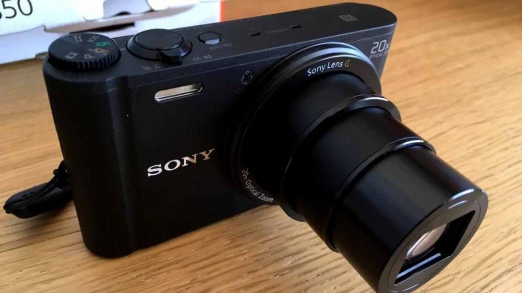 Rekomendasi kamera buat nge-vlog, Sony Cyber-Shot DSC-WX350. Photo : Net/Ist.