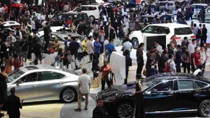 Pasar Otomotif Lesu