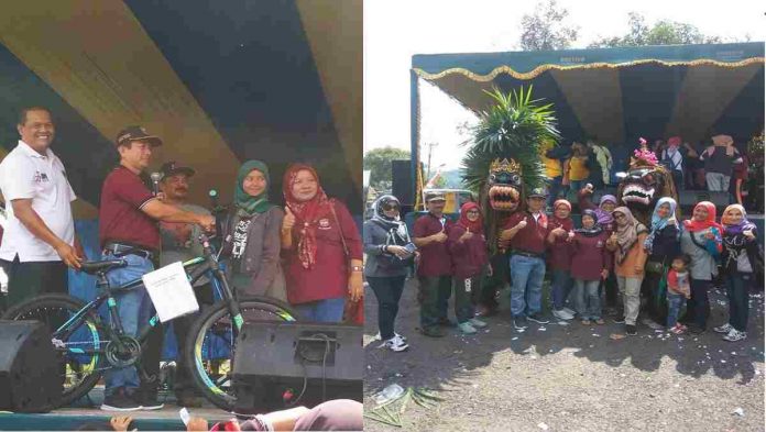 Jalan Sehat, Warnai HUT ke 15 Kecamatan Sukamantri Ciamis