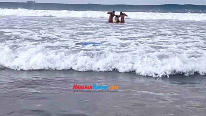 wisatawan pangandaran nyaris tewas tenggelam