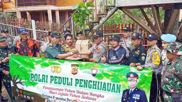 Pemkab Ciamis Bersama TNI-Polri Laksanakan Penghijauan di Kaki Gunung Sawal