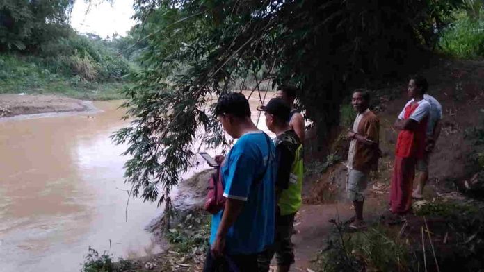 Asyik Berenang, Seorang Bocah Hanyut Terseret Arus Sungai Ciputrahaji Ciamis