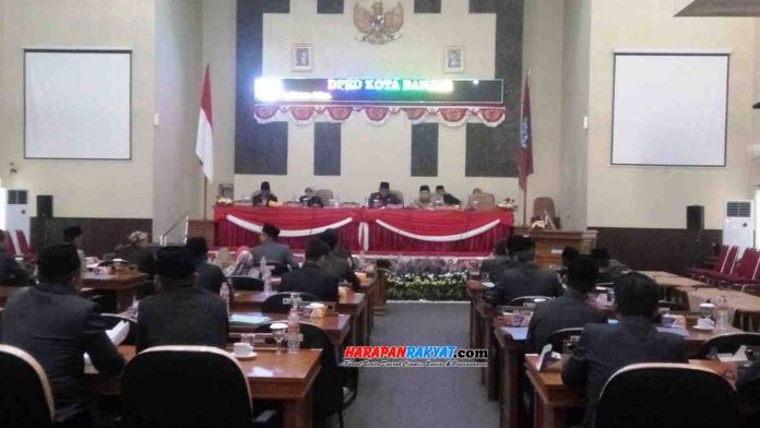 DPRD Kota Banjar, Jawa Barat, menggelar rapat paripurna penetapan dua rancangan peraturan daerah (Raperda) di Gedung DPRD Kota Banjar, Jum’at (21/02/2020), sore.