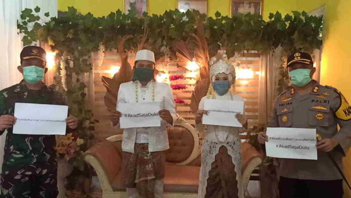 Terapkan Sosial Distancing, Pasangan Pengantin di Kota Banjar Dapat Apresiasi Dari Kapolres