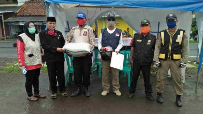 DPD PKS Ciamis Salurkan Bantuan Sembako dan APD