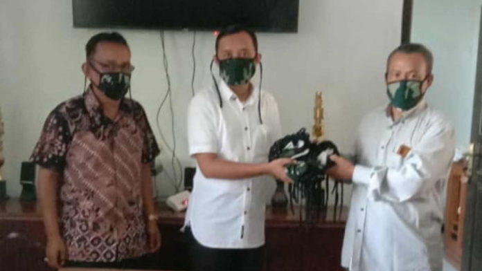 Warga Desa Sukahaji Ciamis Sumbang Masker