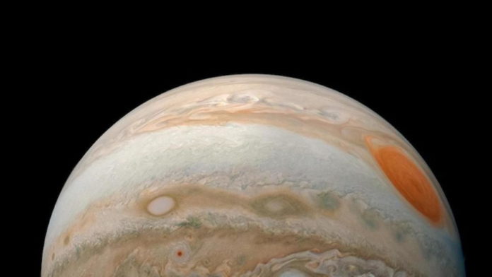 Detail Bulan jupiter Penuh Goresan