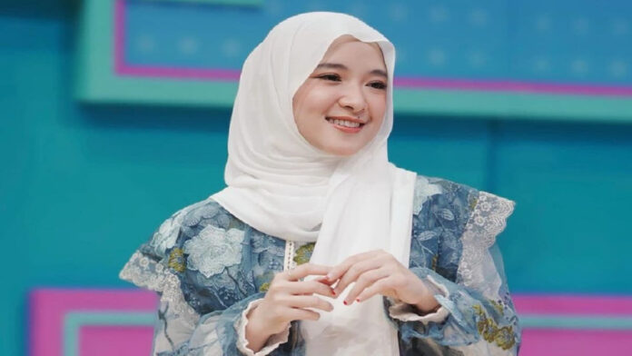 Jilbab Pashmina Sabyan untuk Tampil Simple dan Kekinian