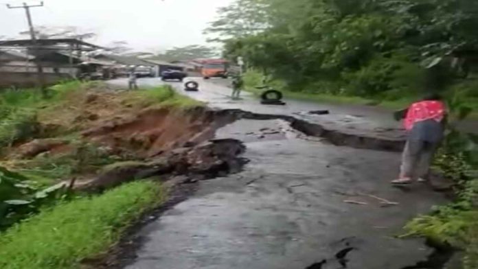 Jalan Penghubung Cikatomas-Tasikmalaya