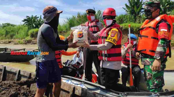 Sembako kepada penambang pasir