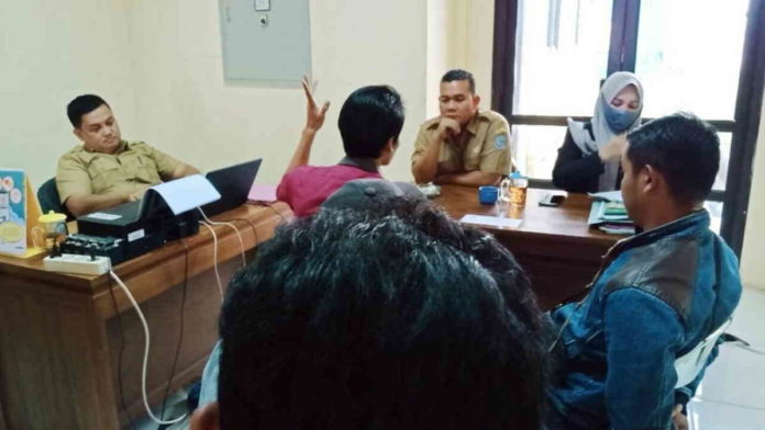 Jadi Korban PHK, Belasan Karyawan PT APL Kota Banjar Mengadu ke Disnaker