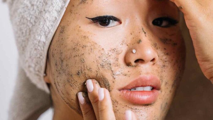 Kesalahan Menggunakan Face Scrub yang Bisa Berdampak Buruk