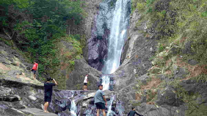 Melihat Keindahan Curug Cipanaha Tasikmalaya yang Instagramabble