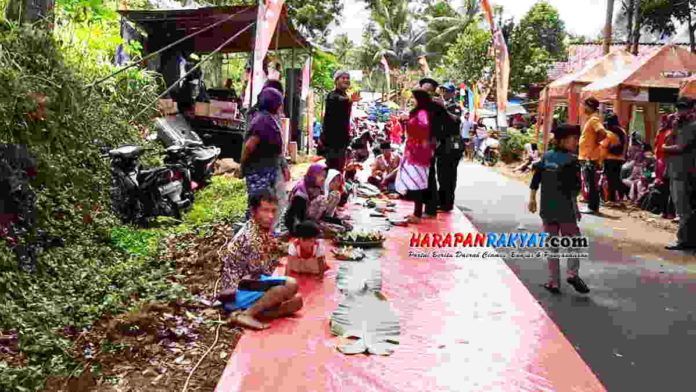 Ratusan Meter Nasi Liwet Meriahkan HUT RI di Pangandaran
