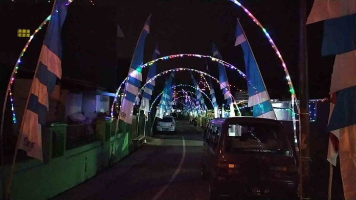 Sambut HUT RI ke 75, Warga Ciamis Bikin Lampu Hias Setinggi 10 Meter