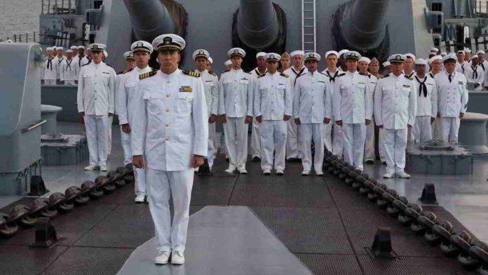 Sinopsis USS Indianapolis: Men of Courage, Pertahanan Hidup di Laut