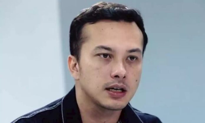 13. Aksi Nicholas Saputra Tegur Pemotor Turis Kini Kembali Viral