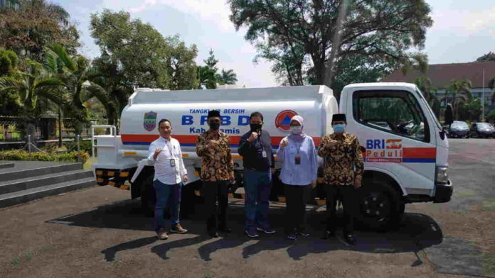 Bank BRI Hibahkan Mobil Tangki Air untuk Pemkab Ciamis