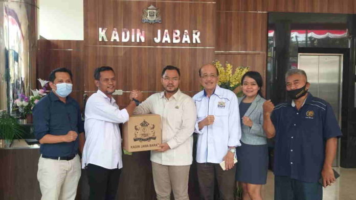 Kadin Jabar Gandeng PWI Peduli Salurkan Bantuan Sembako