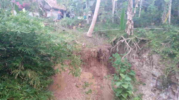 Tebing Sungai Alami Abrasi, Warga Margajaya Ciamis Resah