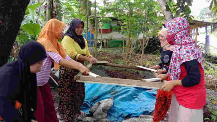 Di Pangandaran, Kelompok Wanita Tani Suskes Produksi Pupuk dari Sampah