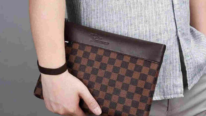 Kegunaan Clutch Bag, Tampilan Pria Lebih Fashionable