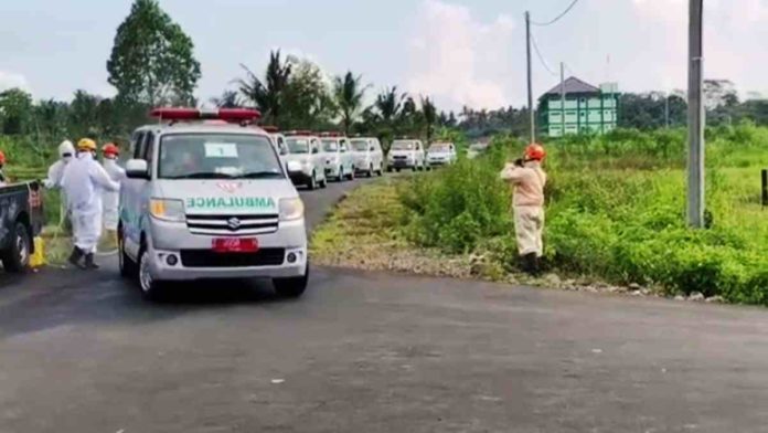 Konvoi 10 mobil ambulans bawa pasien Covid-19 di Kota Tasikmalaya kembali viral. Foto: Istimewa.