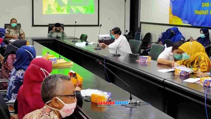 Komisi Penanggulangan AIDS (KPA) bersama Dinas Kesehatan Kota Banjar, saat melaksanakan kegiatan pertemuan stakeholder dan promosi tes HIV pada bumil tingkat Kota Banjar, Kamis (26/11/2020). Foto: Muhlisin/HR.