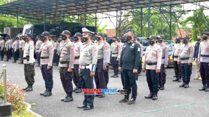 Para personel yang mendapatkan penghargaan dari Kapolres Banjar. Foto: Muhlisin/HR.