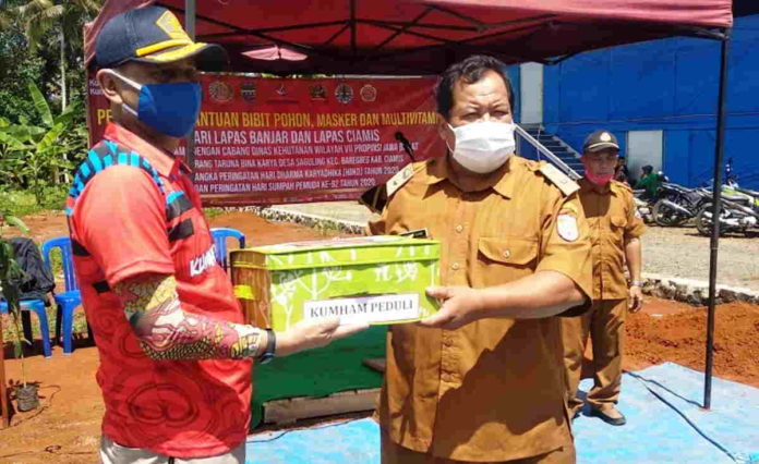 Pemdes Saguling Ciamis Dapat Bantuan Masker dan Vitamin