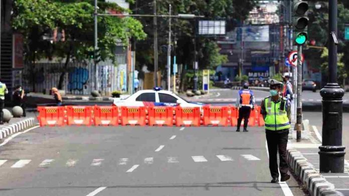 Malam pergantian tahun, Tim Satgas Covid-19 Kota Tasikmalaya, Jawa Barat, akan menutup 38 ruas jalan yang selama ini kerap menjadi titik kerumunan warga. Foto: Net/Ist.