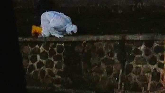 Viral Video Nakes Shalat Magrib Pakai Baju APD di Tasikmalaya