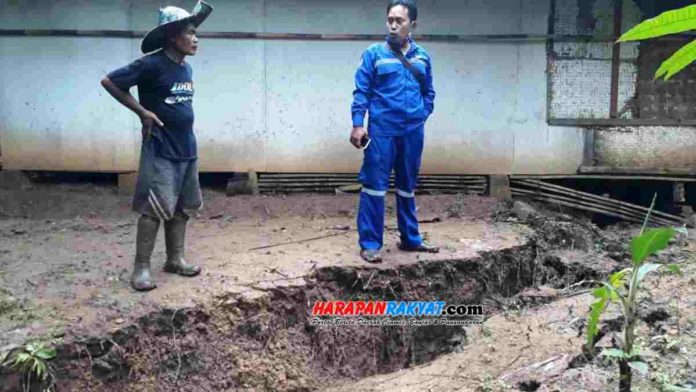 Pergerakan Tanah di Margajaya Ciamis, 1 rumah warga terancam rusak. Foto: Suherman/HR.