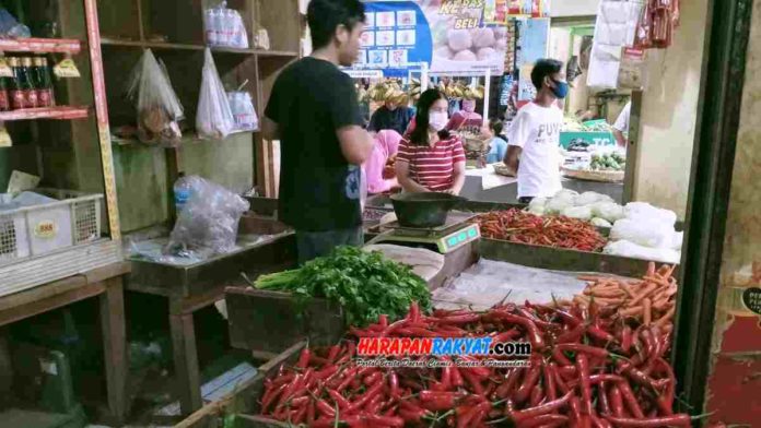 Harga cabai dan komoditas sayuran di Pasar Banjar, Kota Banjar, Jawa Barat, terpantau masih belum stabil pasca Natal dan libur tahun baru 2021. Foto: Muhlisin/HR.