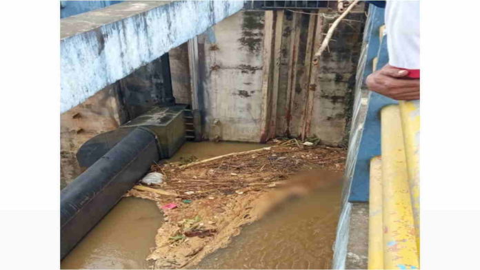 Mayat Laki-laki Ditemukan Tersangkut di Pintu Bendung Manganti Ciamis