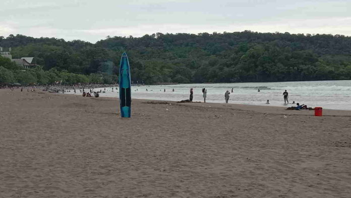 Sempat Membludak, Pengunjung Pantai Pangandaran Menurun Lagi