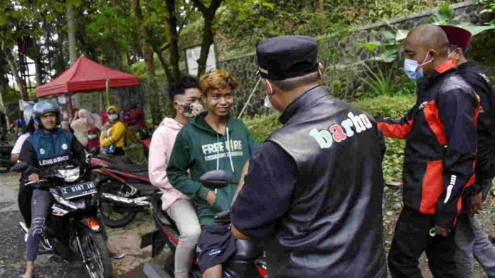 Sidak di Situ Gede, Wagub Jabar Temukan Warga Tak Pakai Masker